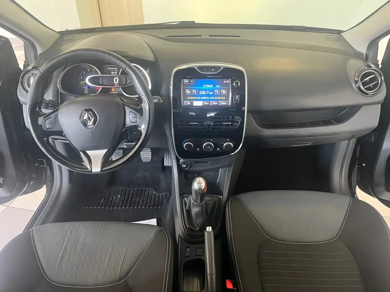 RENAULT - CLIO (2015 - km 156.577 - Diesel)