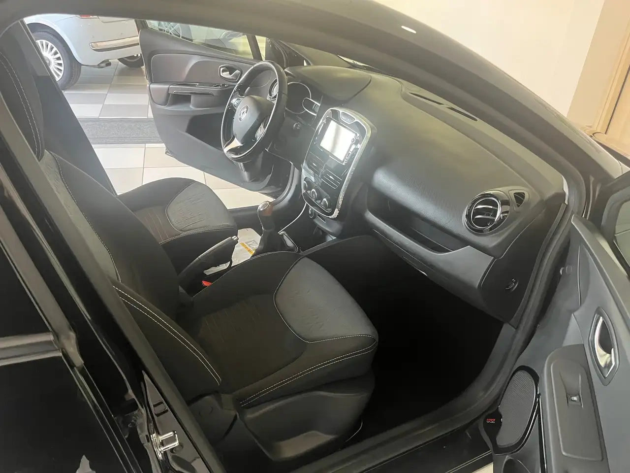 RENAULT - CLIO (2015 - km 156.577 - Diesel)