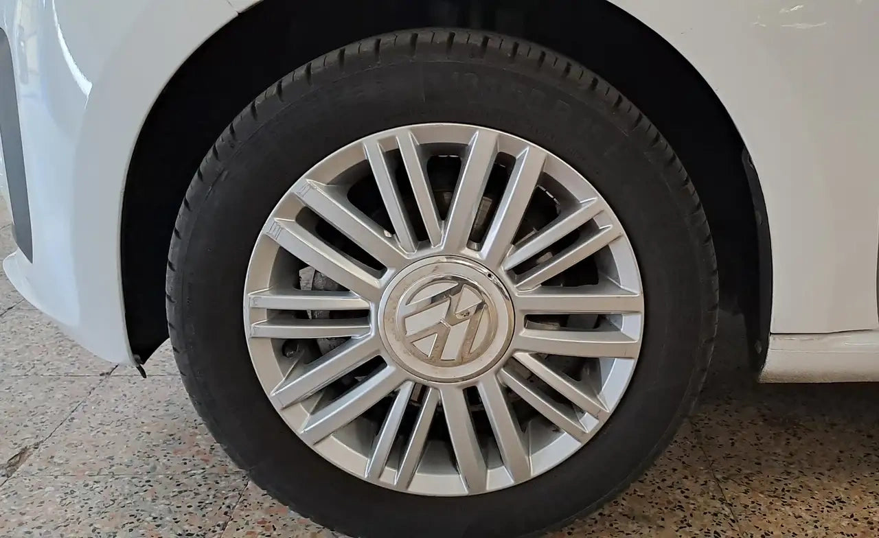 VOLKSWAGEN - UP! (2019 - km 15.900 - Metano)