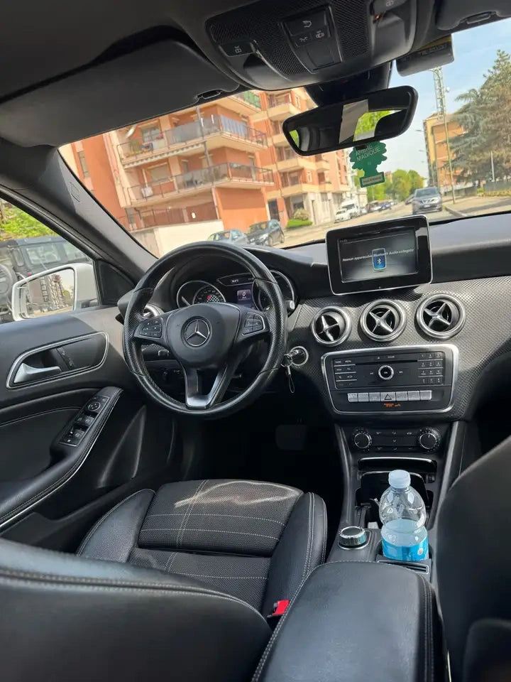 MERCEDES-BENZ - A 200 (2015 - km 127.000 - Diesel)