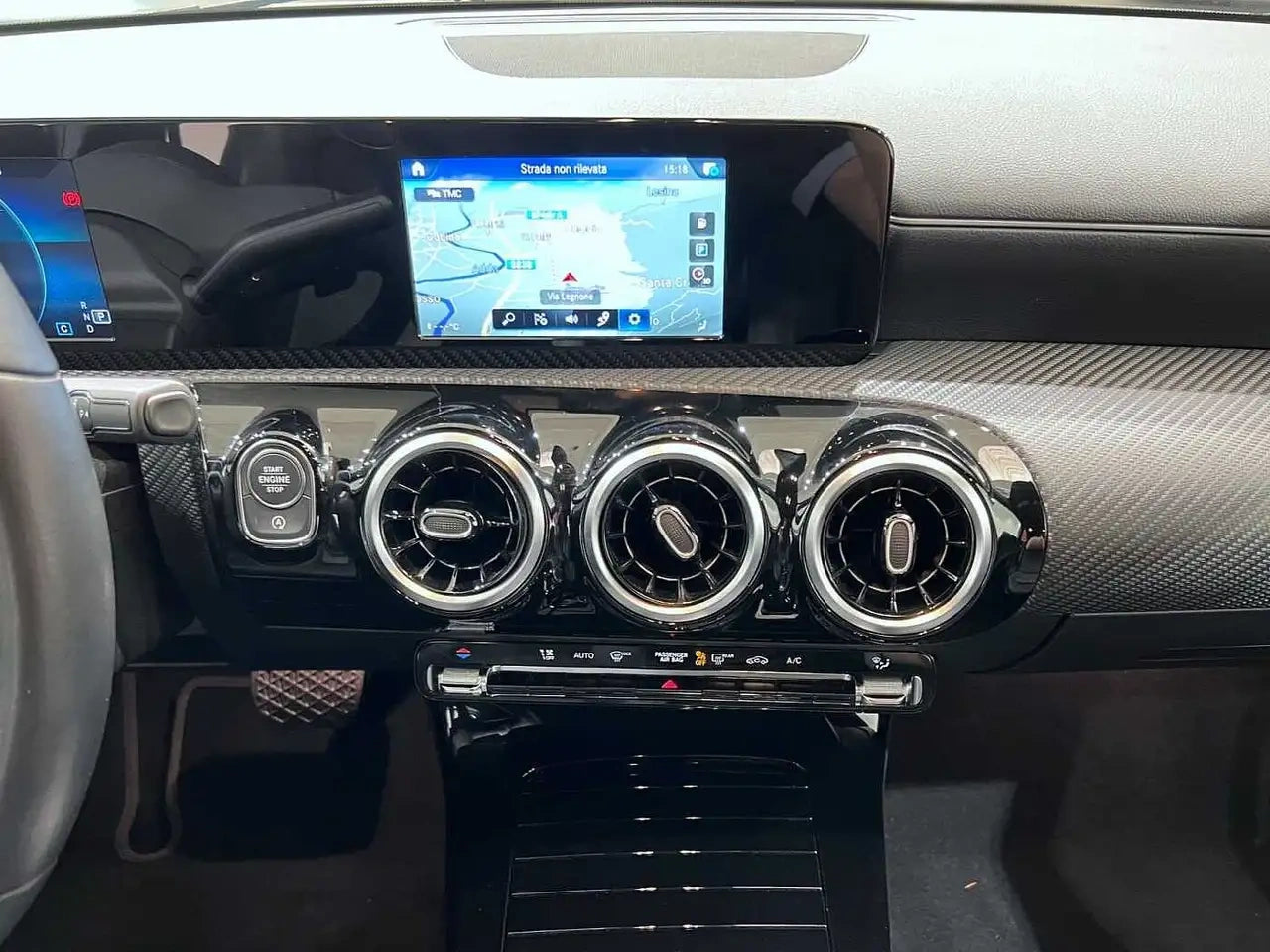 MERCEDES-BENZ - A 220 (2019 - km 30.451 - Benzina)