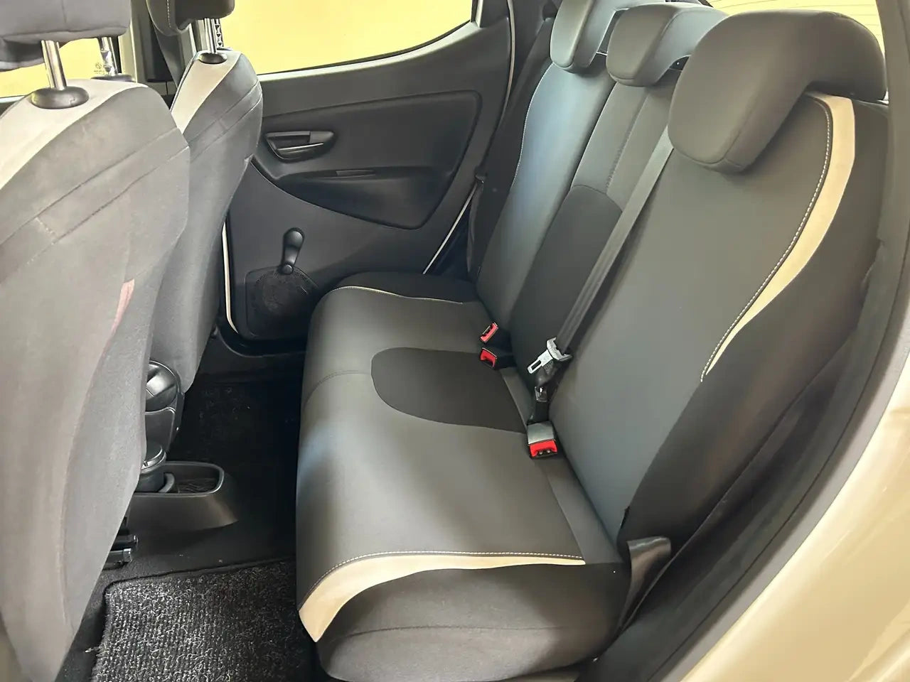 LANCIA - YPSILON (2014 - km 186.400 - Gpl)