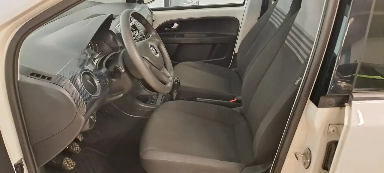 VOLKSWAGEN - UP! (2019 - km 15.900 - Metano)