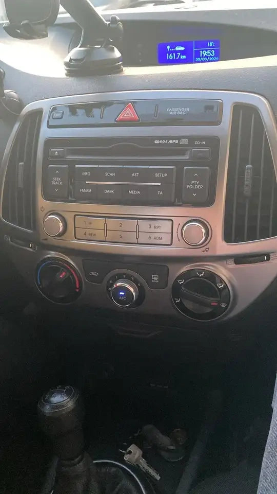 HYUNDAI - I20 (2014 - km 113.000 - Benzina)