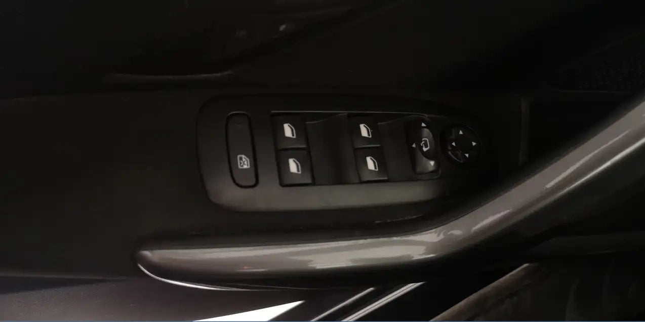 PEUGEOT - 2008 (2017 - km 135.000 - Diesel)