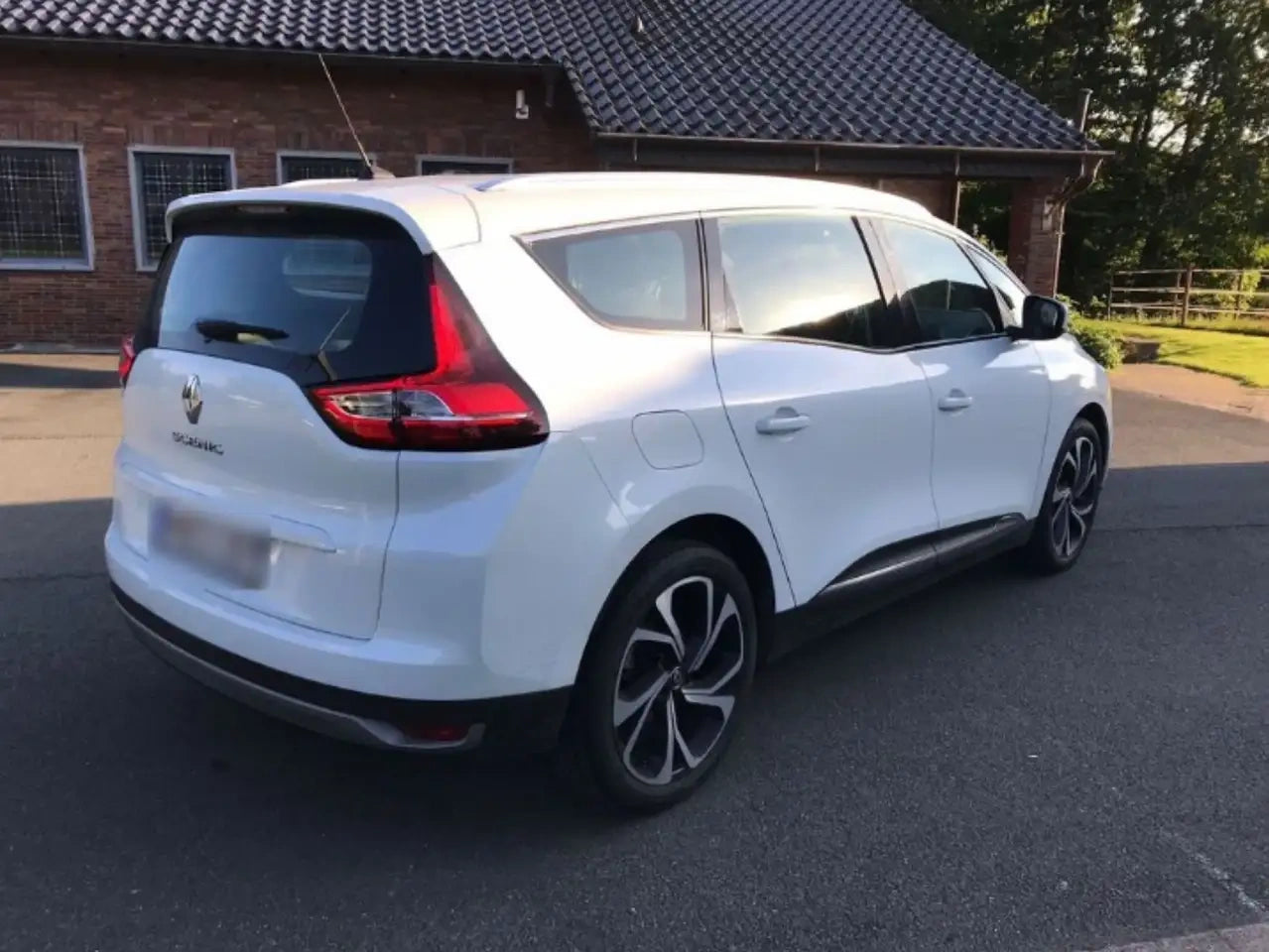 RENAULT - SCENIC (2017 - km 137.000 - Diesel)
