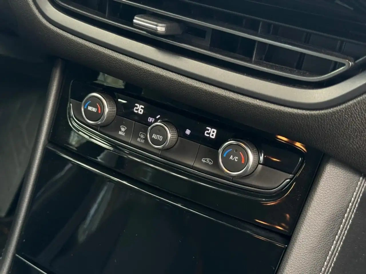OPEL - GRANDLAND (2023 - km 6.000 - Benzina)