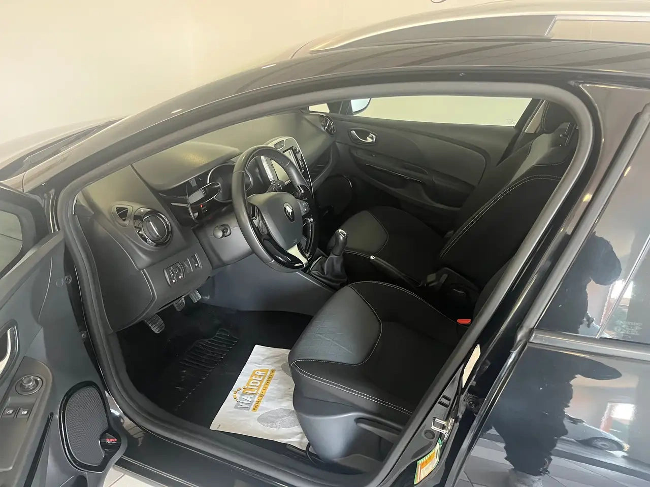 RENAULT - CLIO (2015 - km 156.577 - Diesel)