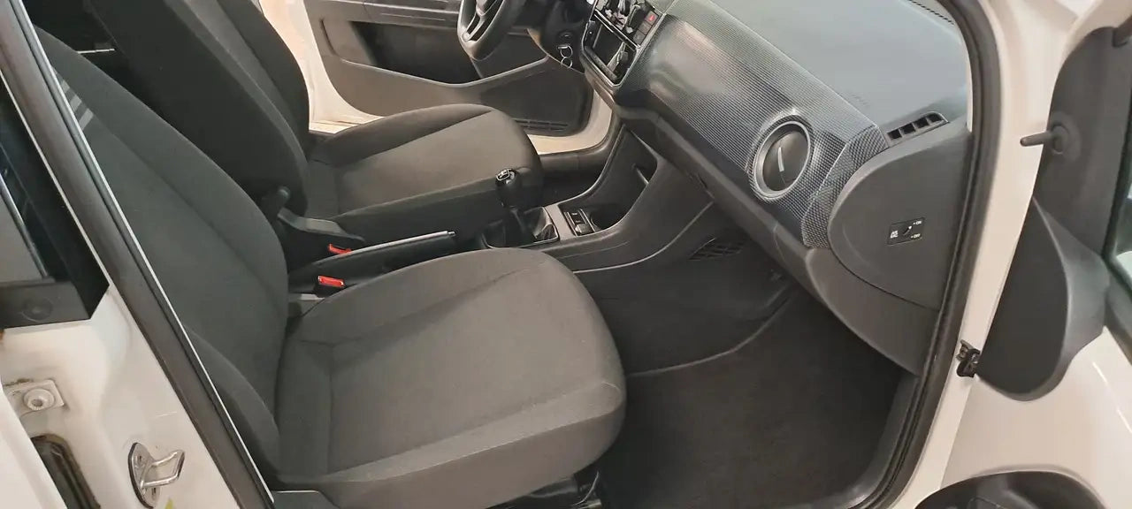 VOLKSWAGEN - UP! (2019 - km 15.900 - Metano)