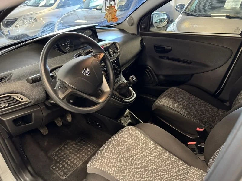 LANCIA - YPSILON (2019 - km 31.100 - Benzina)