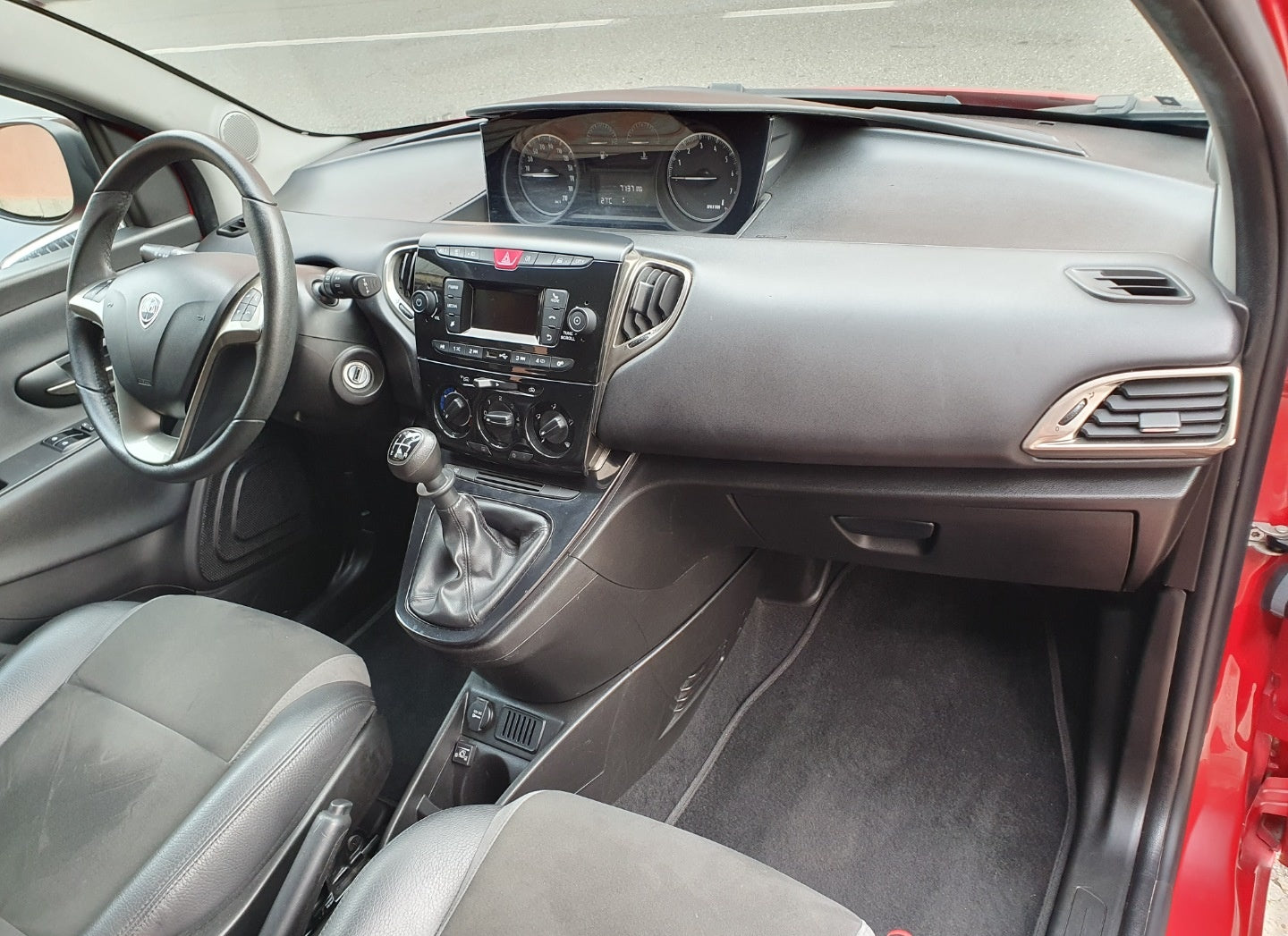 LANCIA - YPSILON (2018 - km 71.371 - Gpl)