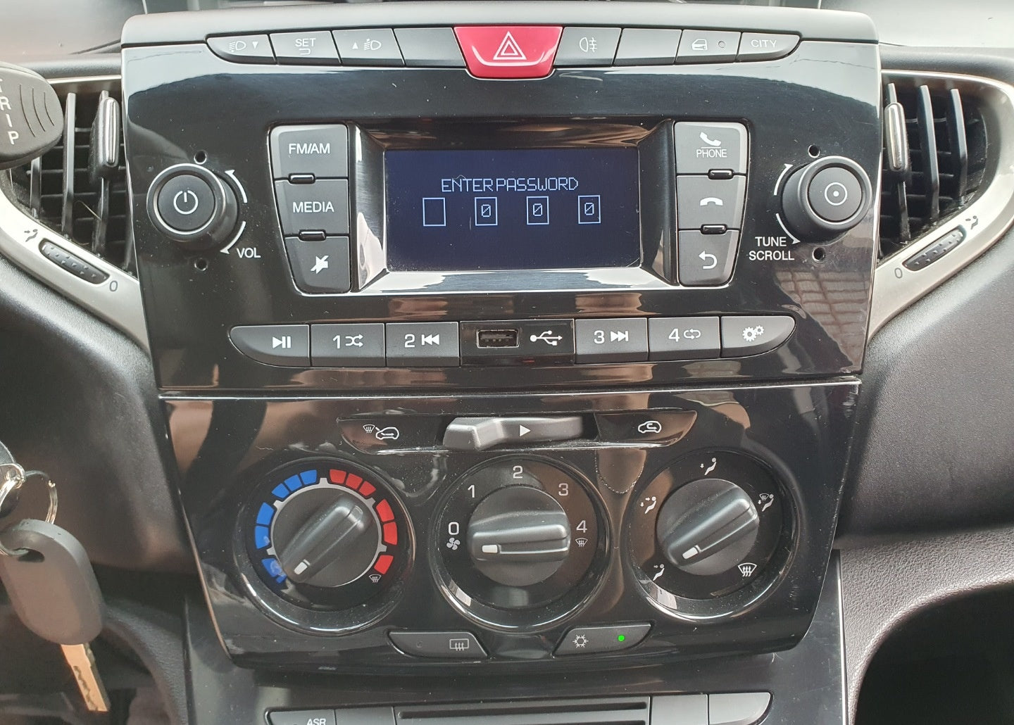 LANCIA - YPSILON (2018 - km 71.371 - Gpl)