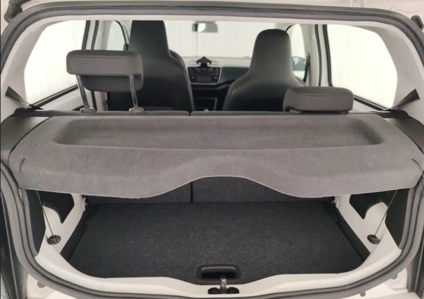 VOLKSWAGEN - UP! (2018 - km 63.700 - Benzina)