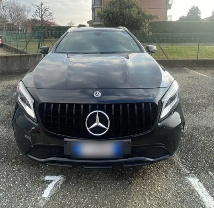 MERCEDES-BENZ - GLA 180 (2017 - km 111.000 - Diesel)