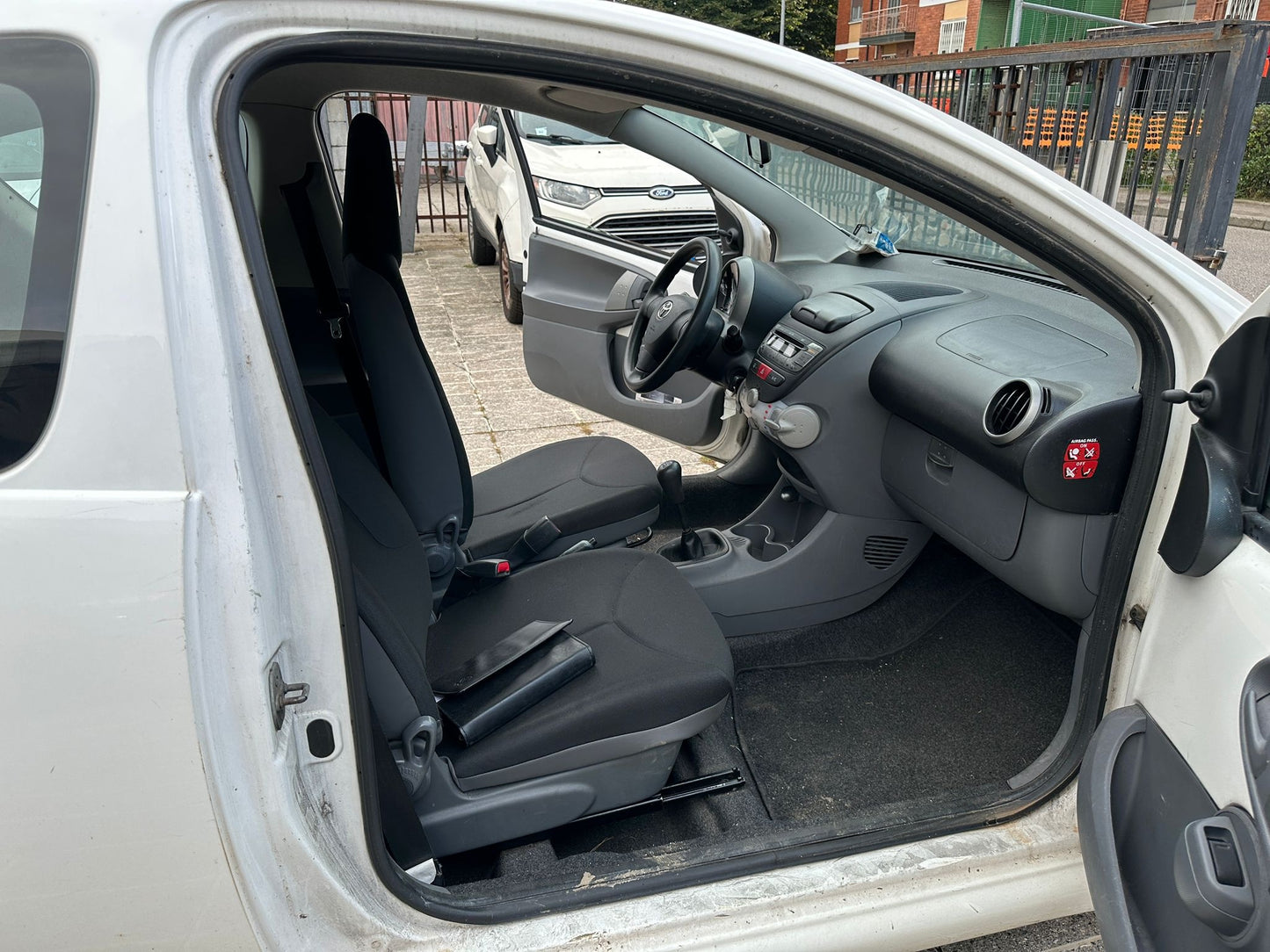 TOYOTA - AYGO (2011 - km 183.748 - Benzina)