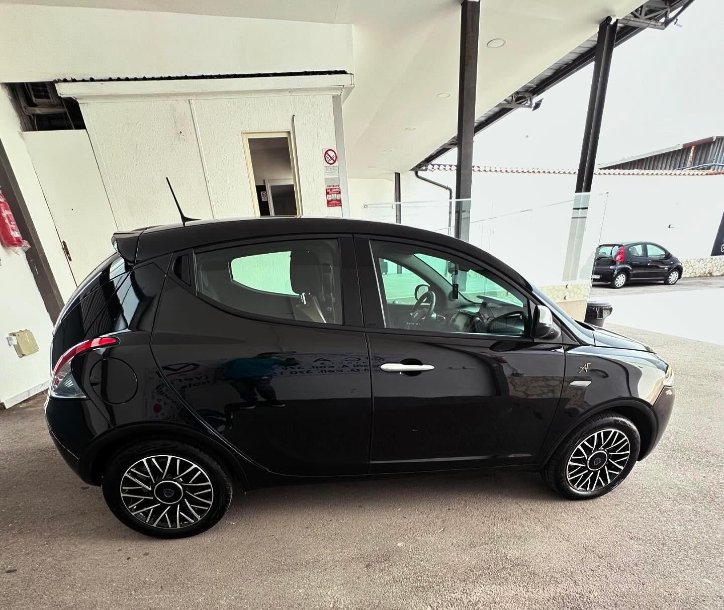 LANCIA - YPSILON (2023 - km 23.000 - Ibrida)