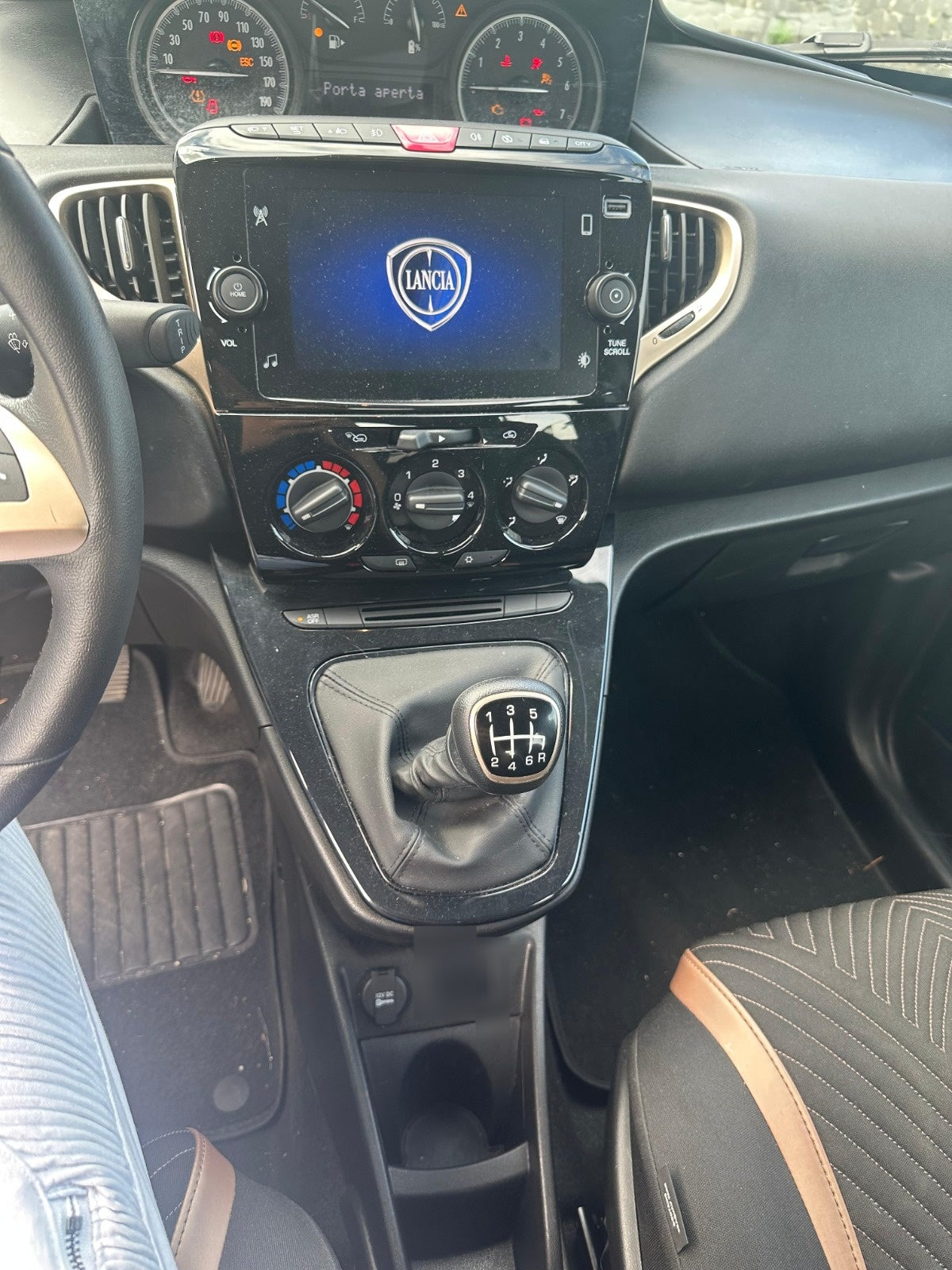 LANCIA - YPSILON (2023 - km 23.000 - Ibrida)