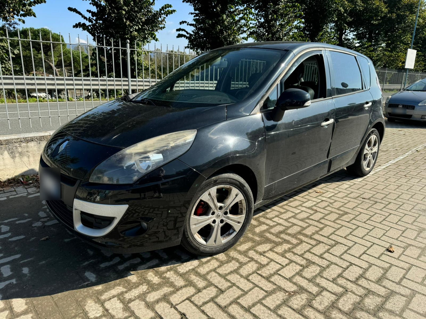 RENAULT - SCENIC (2011 - km 158.000 - Diesel)