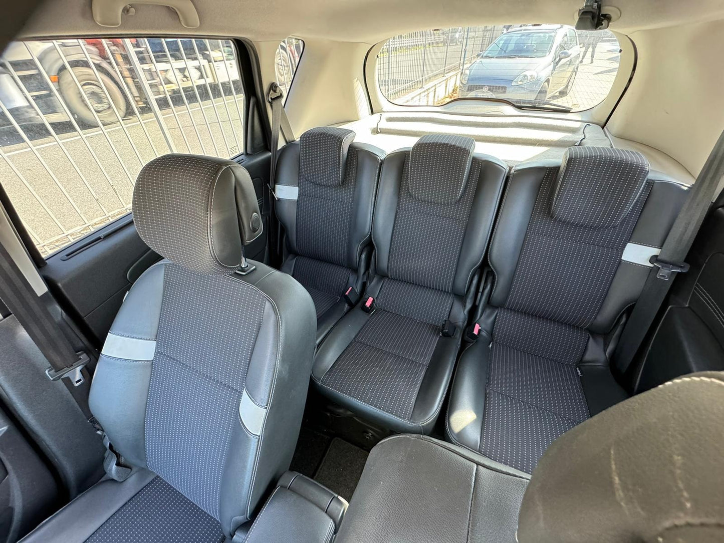 RENAULT - SCENIC (2011 - km 158.000 - Diesel)