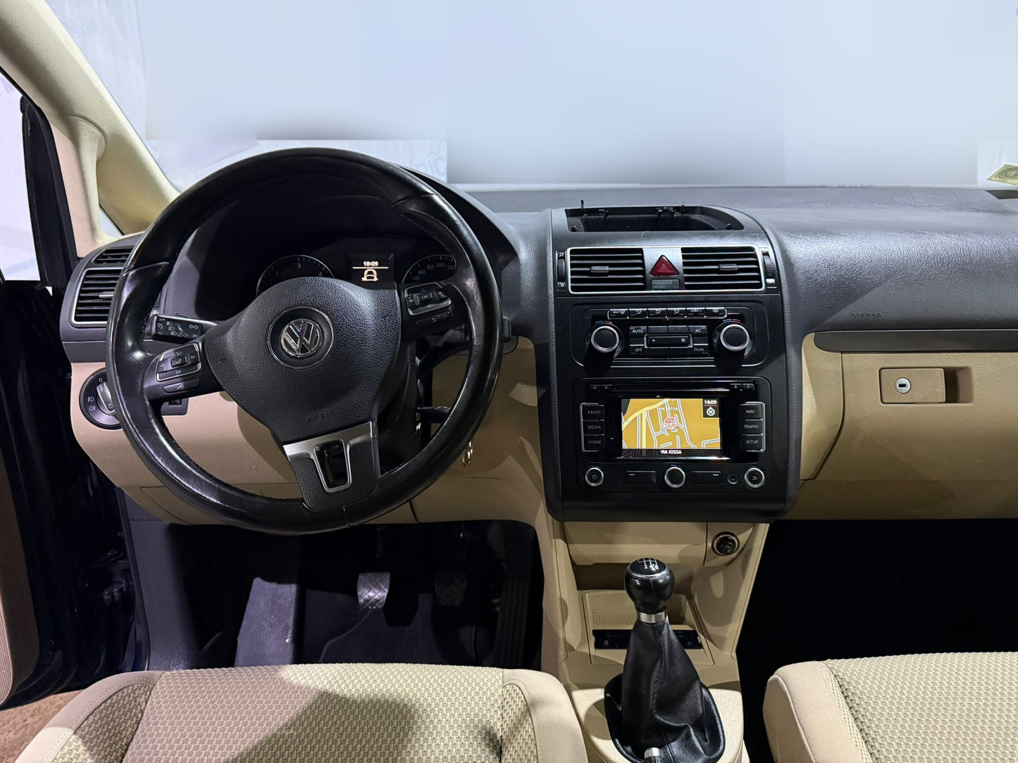 VOLKSWAGEN - TOURAN (2012 - km 190.000 - Diesel)