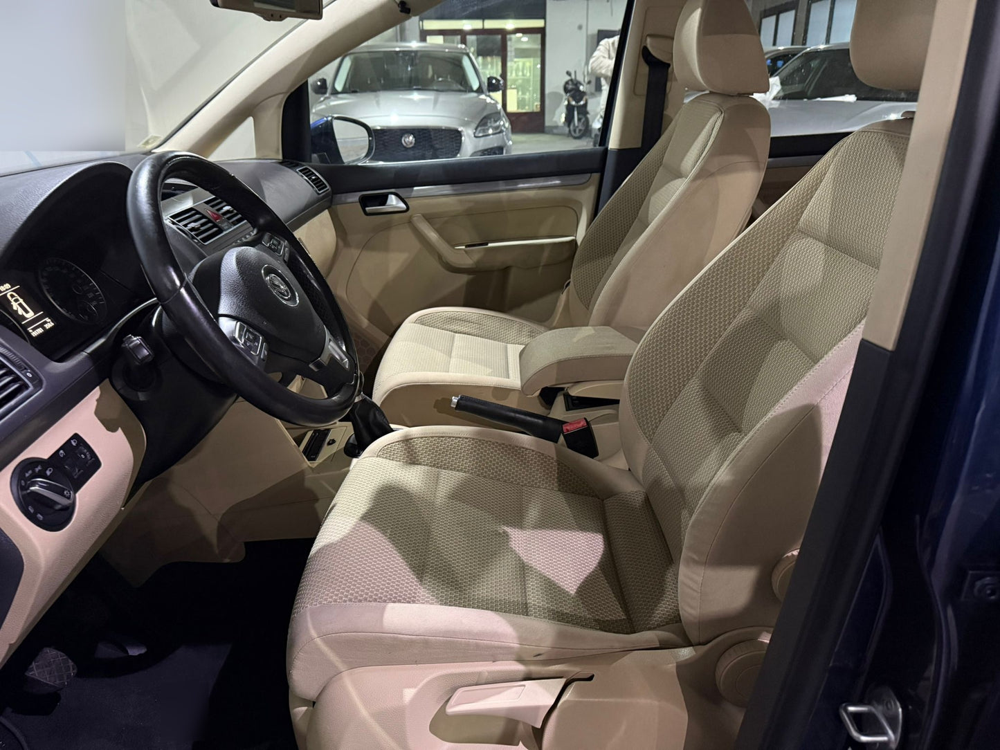 VOLKSWAGEN - TOURAN (2012 - km 190.000 - Diesel)