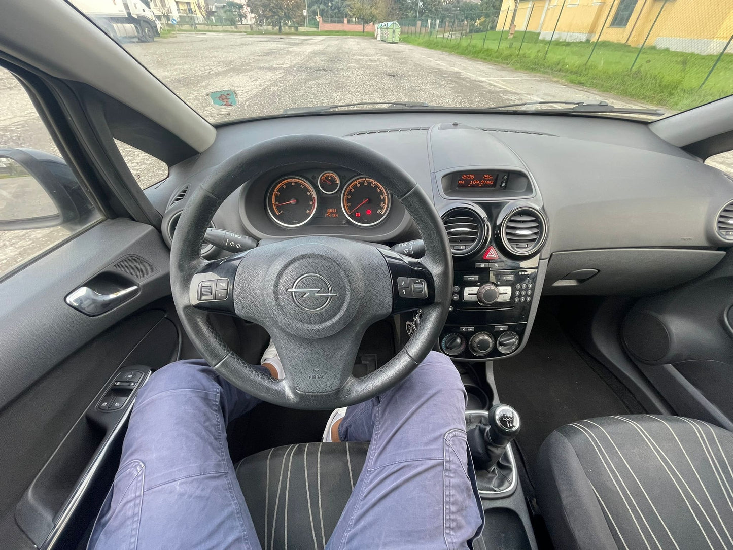 OPEL - CORSA (2010 - km 174.000 - Benzina)