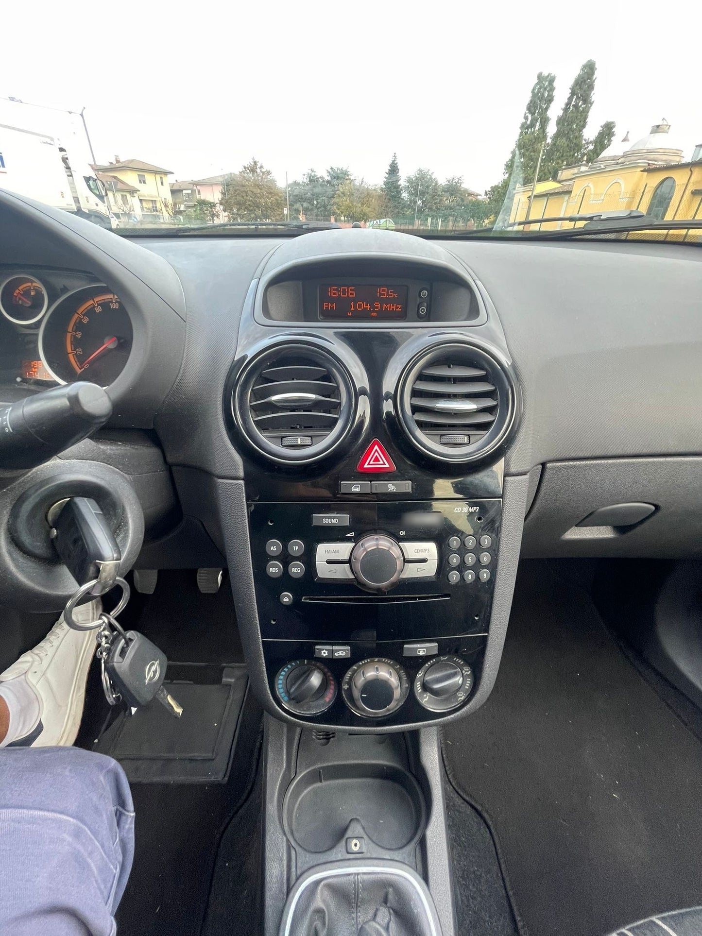 OPEL - CORSA (2010 - km 174.000 - Benzina)