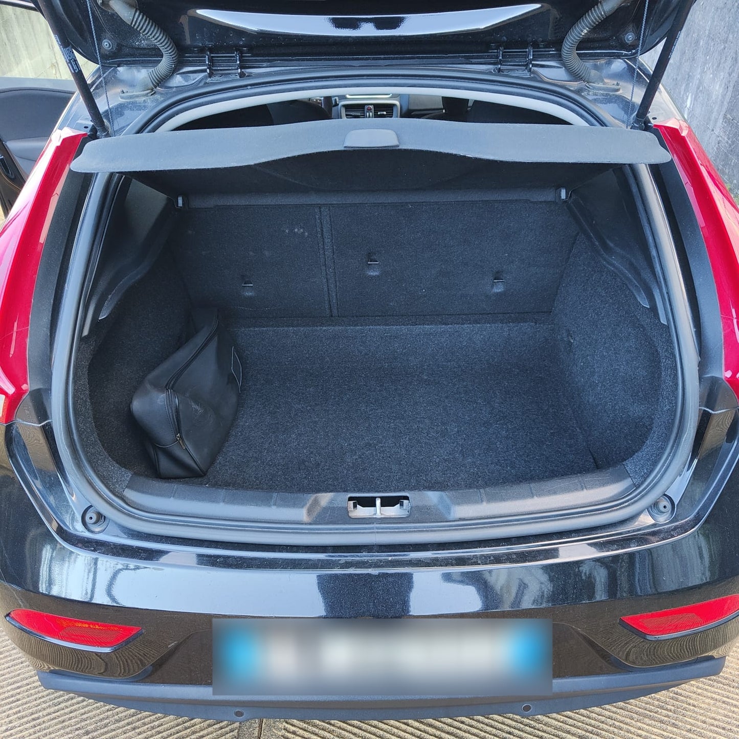 VOLVO - V40 (2018 - km 130.000 - Diesel)