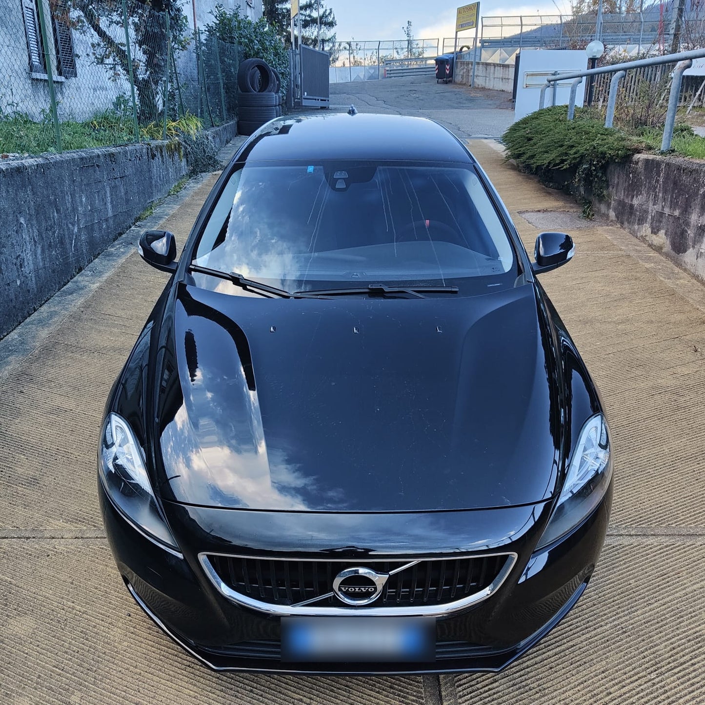 VOLVO - V40 (2018 - km 130.000 - Diesel)