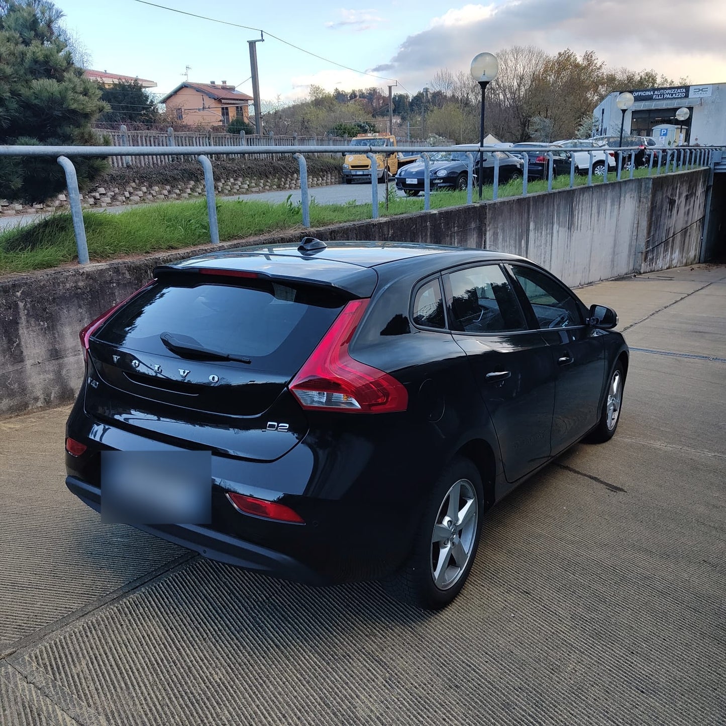 VOLVO - V40 (2018 - km 130.000 - Diesel)