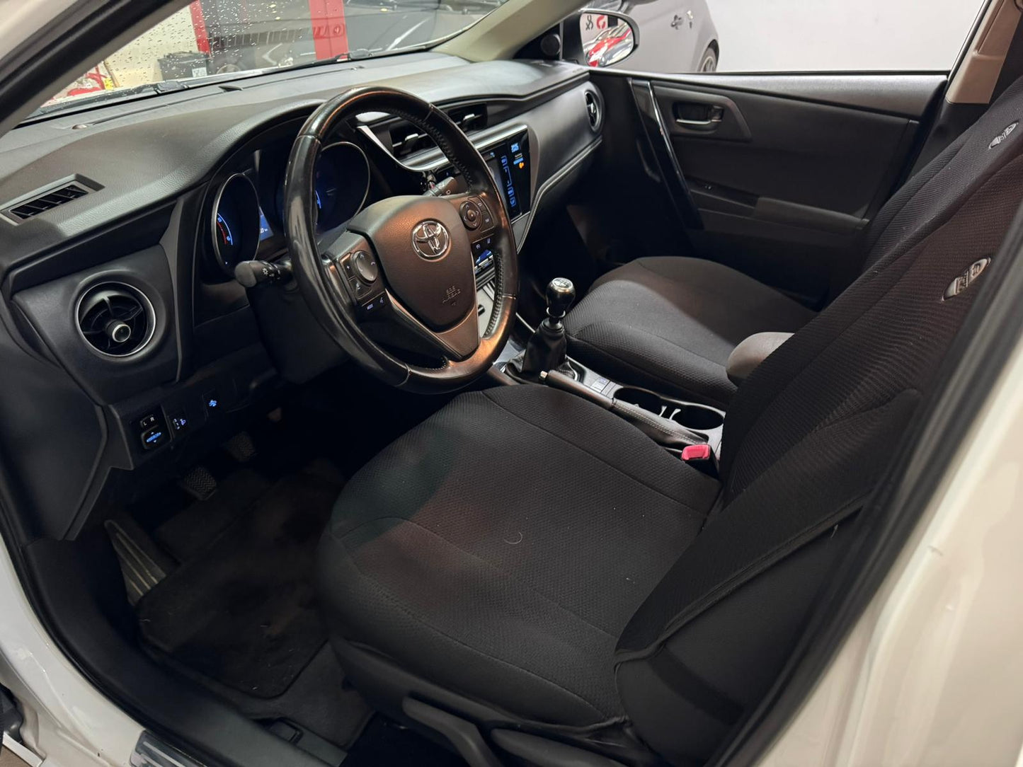 TOYOTA - AURIS (2016 - km 155.000 - Diesel)