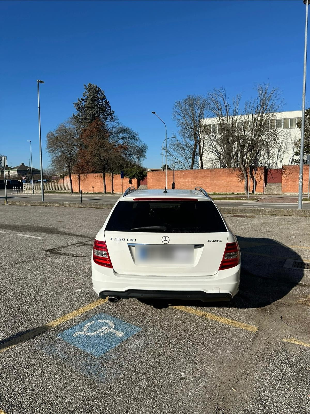 MERCEDES-BENZ - C 250 (2014 - km 194.000 - Diesel)