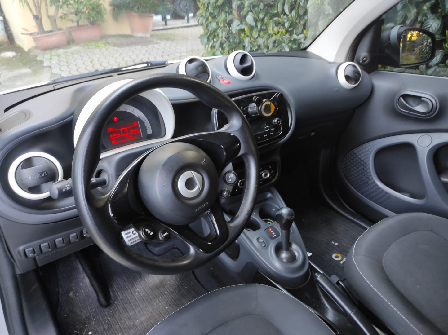 SMART - FORTWO (2016 - km 130.000 - Benzina)