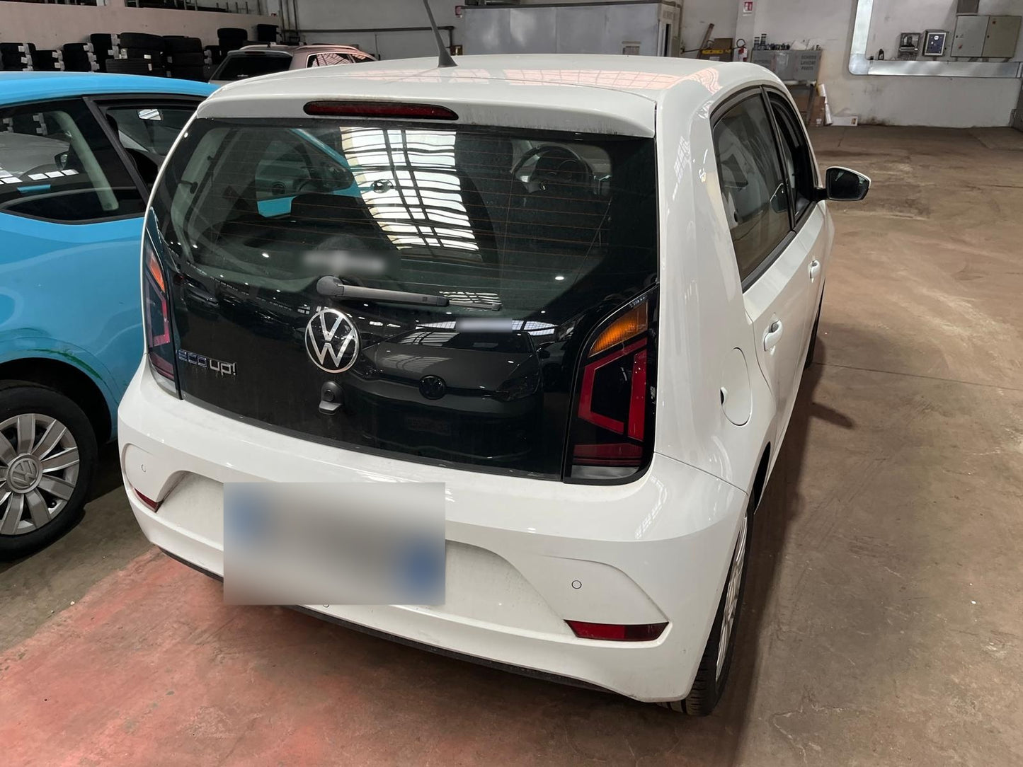VOLKSWAGEN - UP! (2021 - km 16.378 - Metano)
