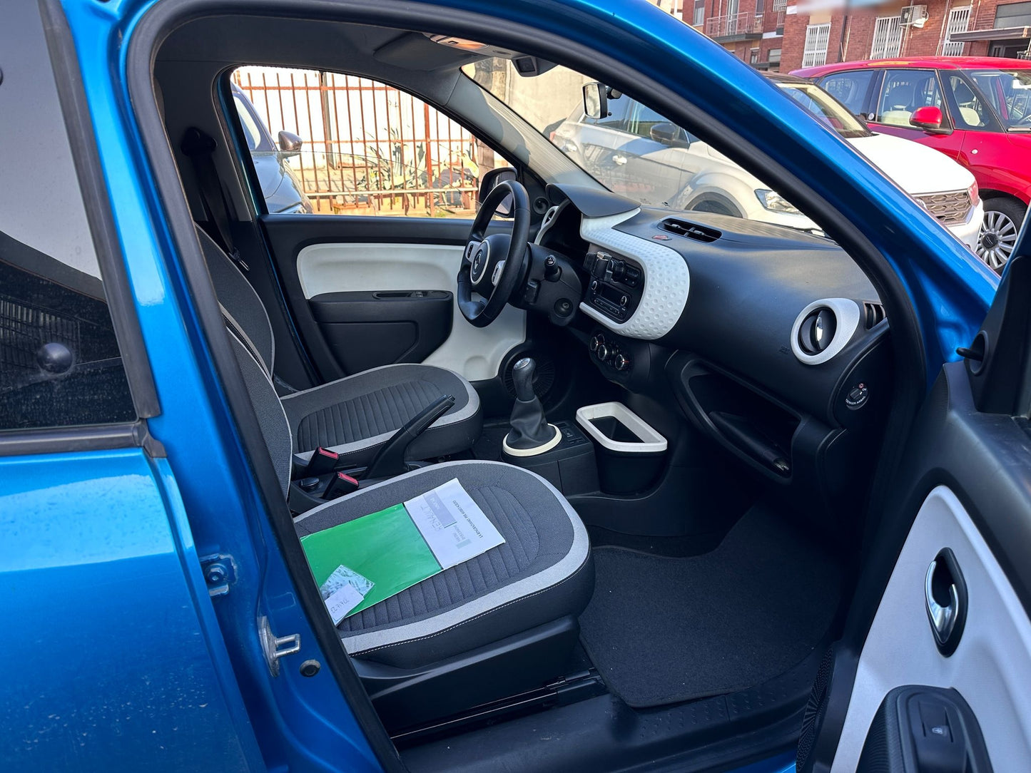 RENAULT - TWINGO (2015 - km 125.000 - Benzina)
