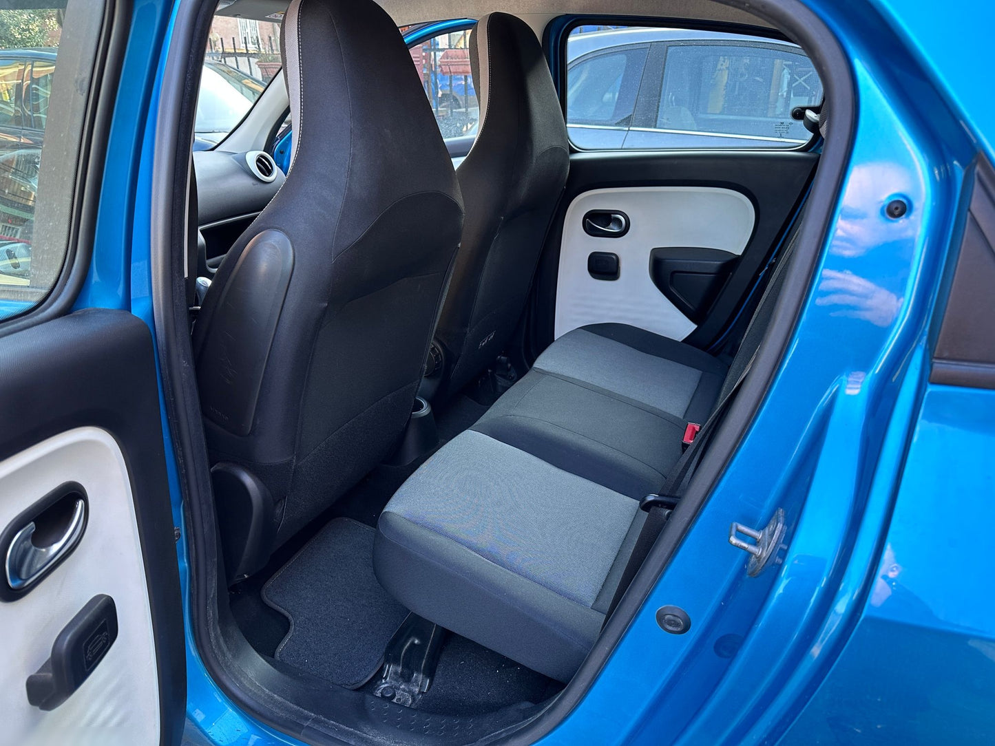 RENAULT - TWINGO (2015 - km 125.000 - Benzina)