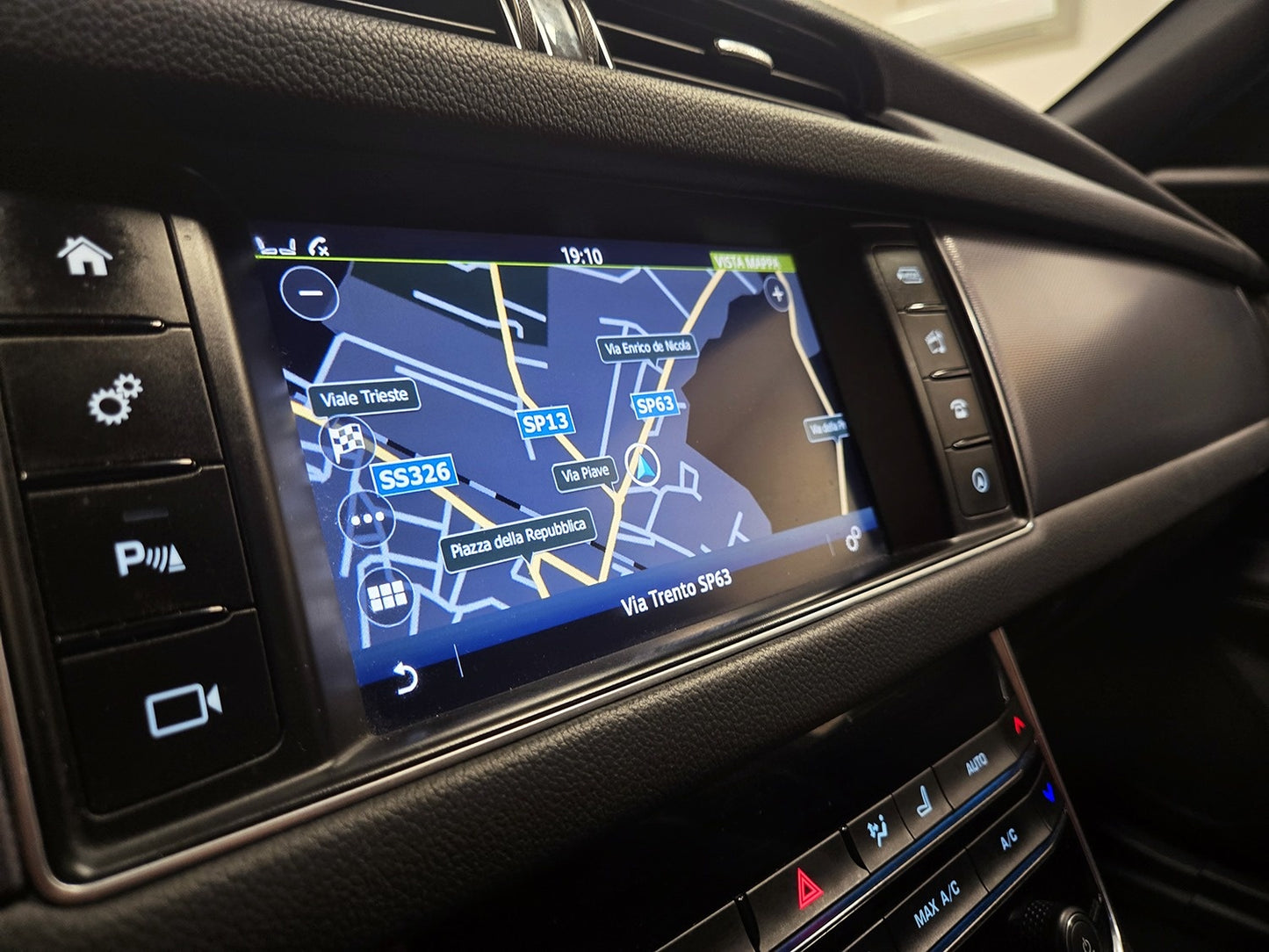 JAGUAR - XF (2017 - km 130.000 - Diesel)