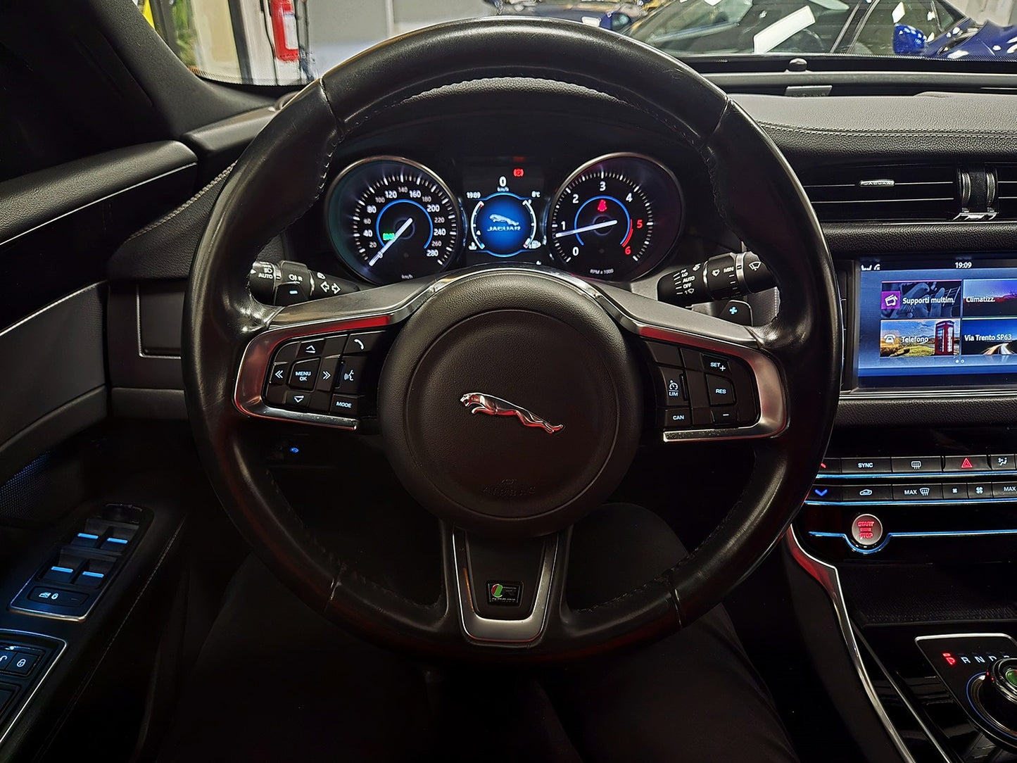 JAGUAR - XF (2017 - km 130.000 - Diesel)