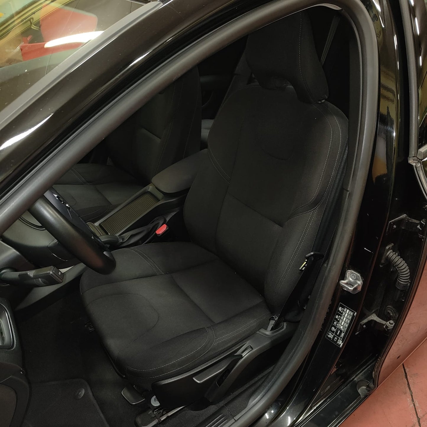 VOLVO - V40 (2018 - km 130.000 - Diesel)