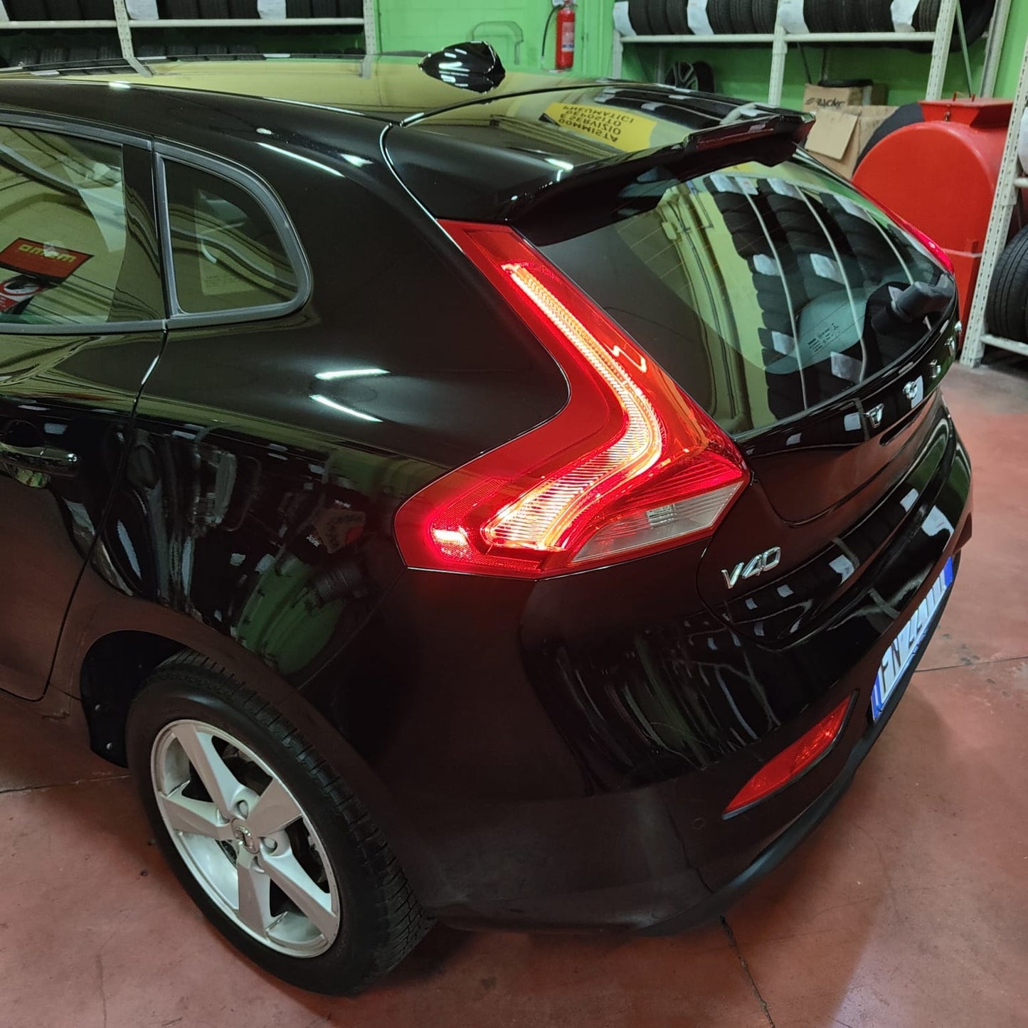 VOLVO - V40 (2018 - km 130.000 - Diesel)