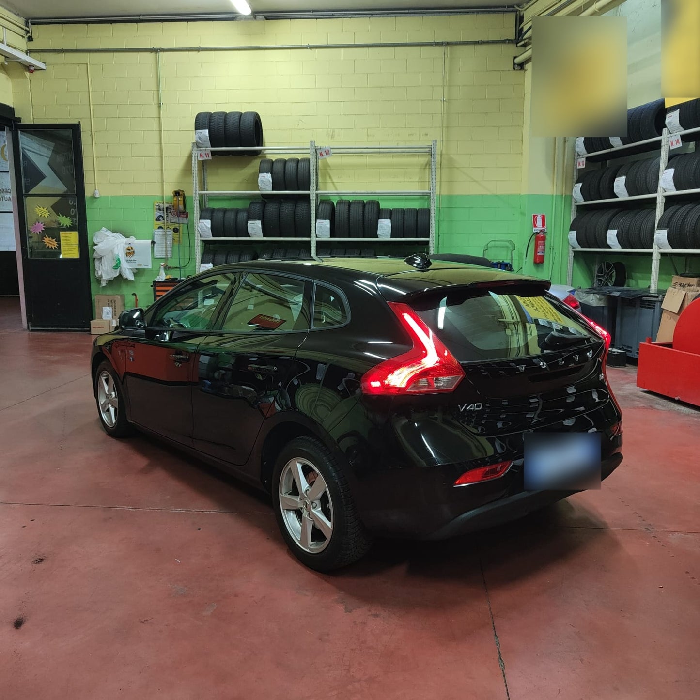VOLVO - V40 (2018 - km 130.000 - Diesel)