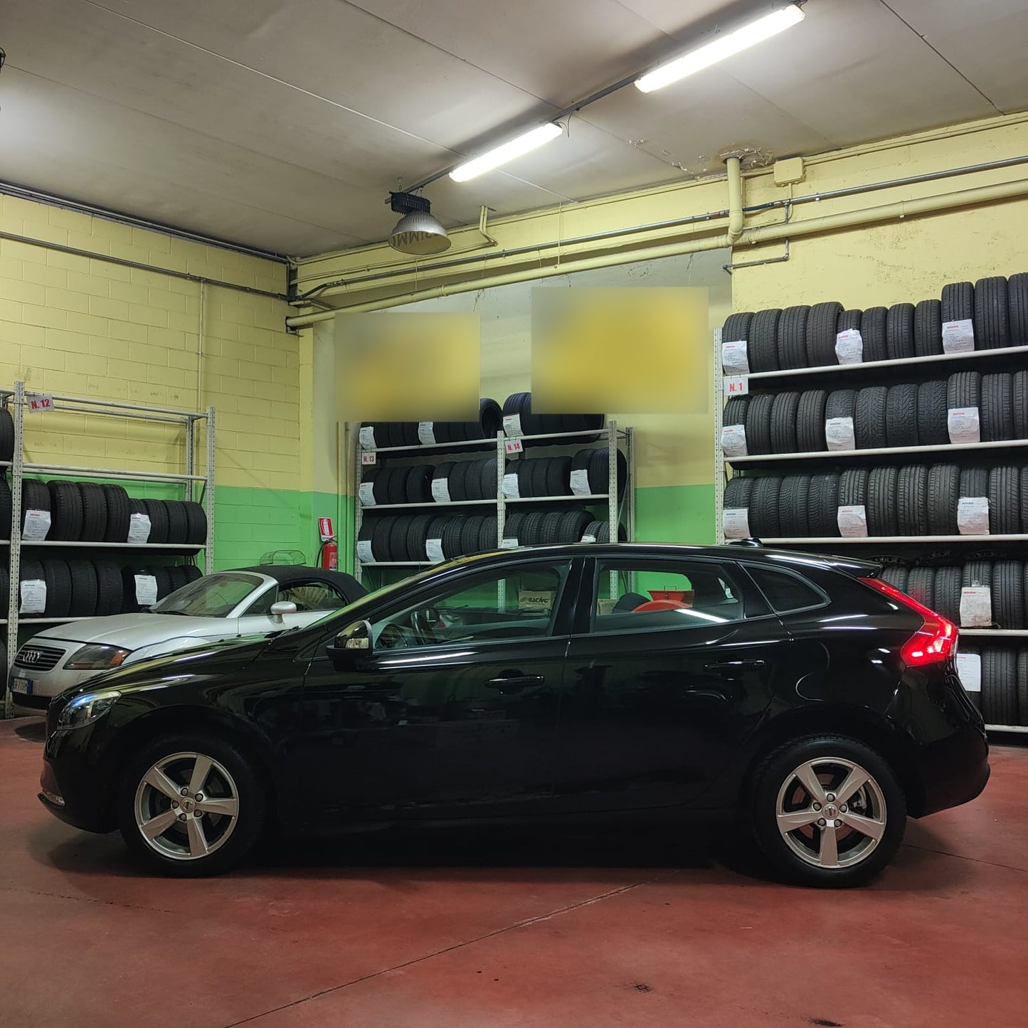 VOLVO - V40 (2018 - km 130.000 - Diesel)
