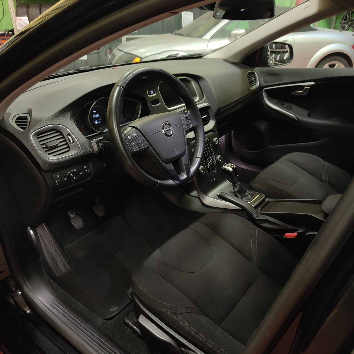 VOLVO - V40 (2018 - km 130.000 - Diesel)
