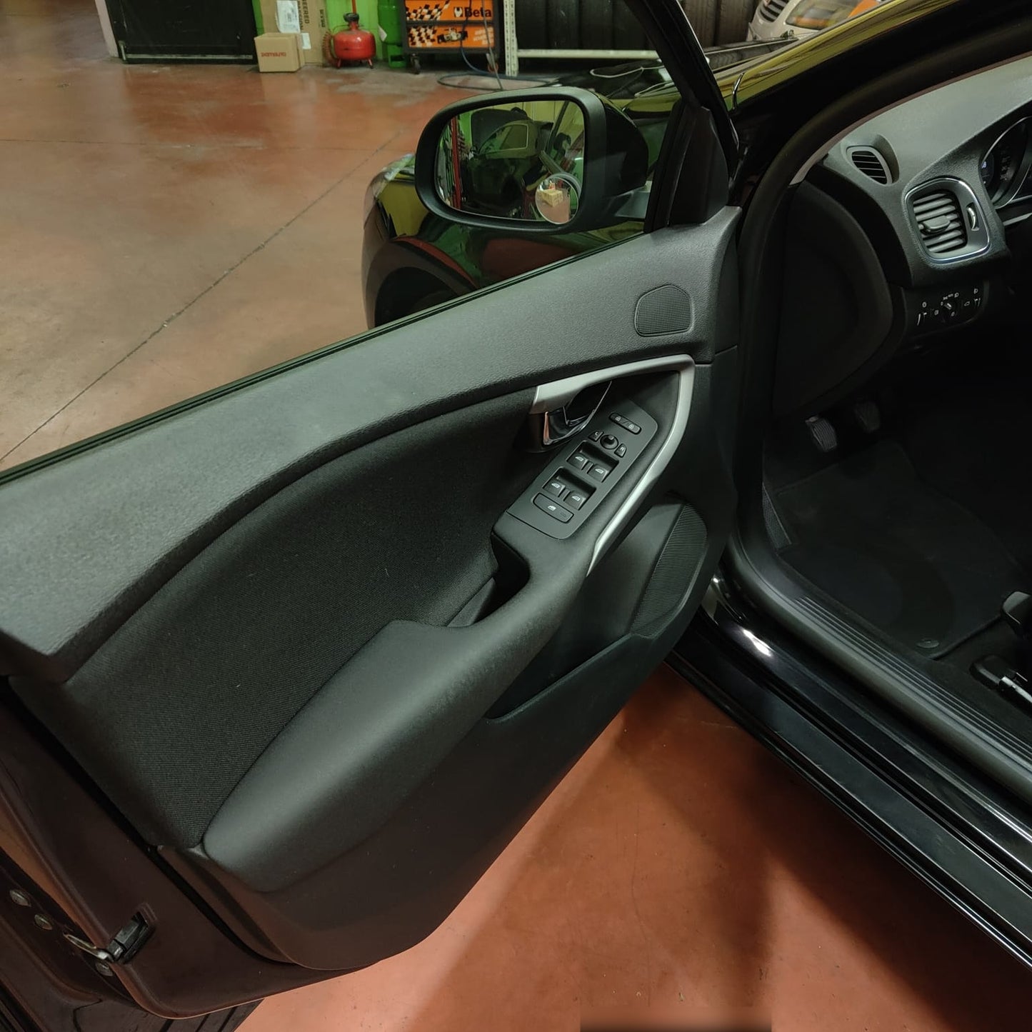 VOLVO - V40 (2018 - km 130.000 - Diesel)