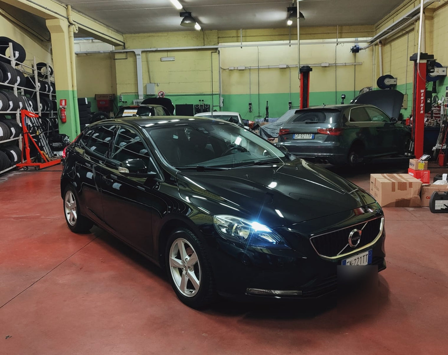 VOLVO - V40 (2018 - km 130.000 - Diesel)