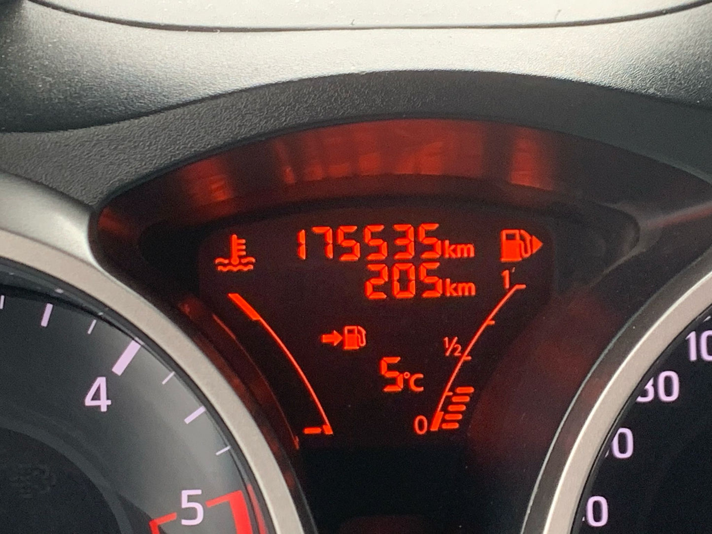 NISSAN - JUKE (2016 - km 175.000 - Diesel)