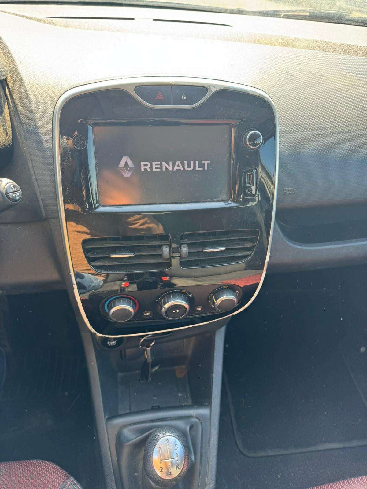 RENAULT - CLIO (2016 - km 170.000 - Diesel)