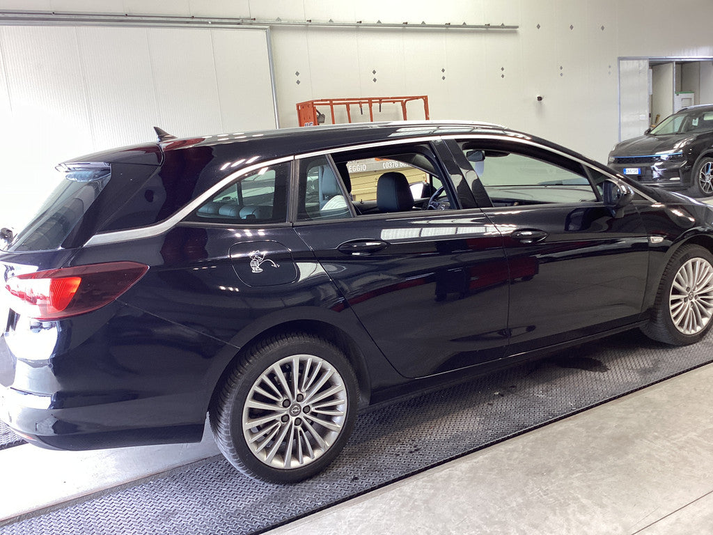 OPEL - ASTRA (2018 - km 150.000 - Diesel)