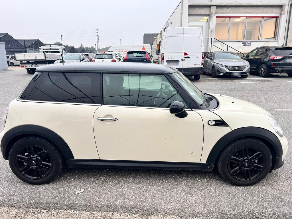 MINI - COOPER D (2014 - km 179.000 - Diesel)