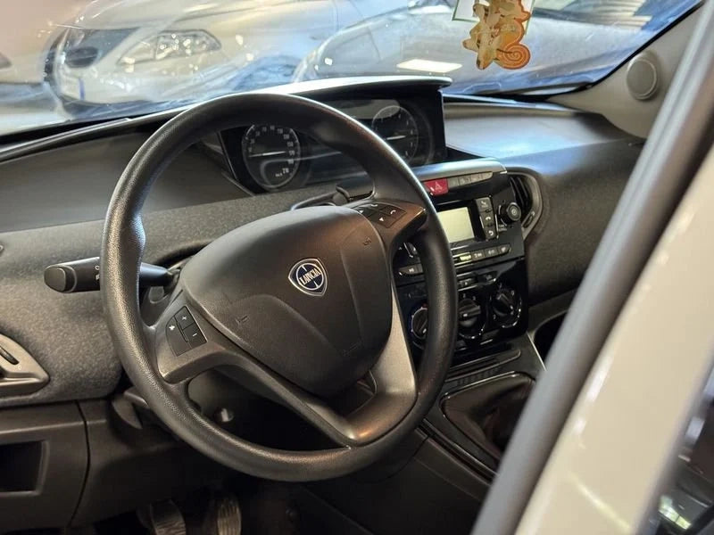 LANCIA - YPSILON (2019 - km 31.100 - Benzina)